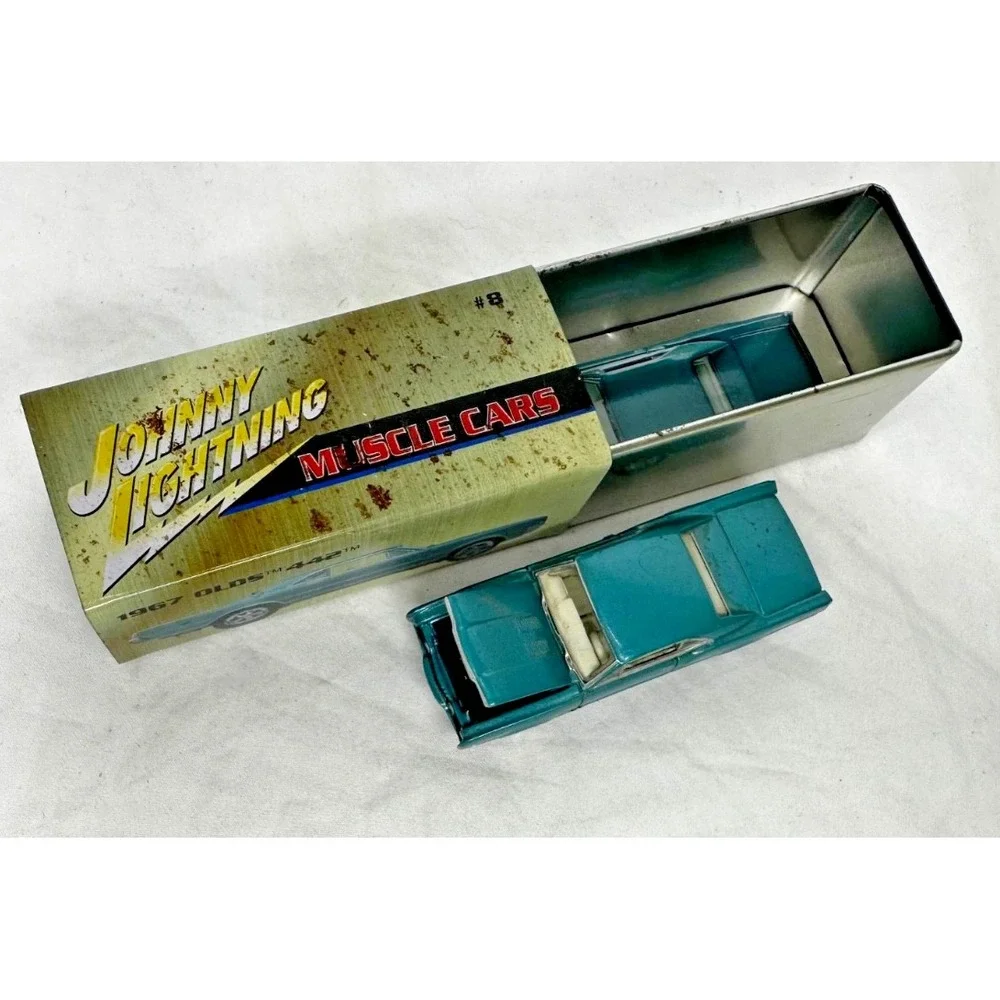 Johnny Lightening Muscle Car 1:64 Scale Die cast 1967 Oldsmobile 442 Aqua Blue